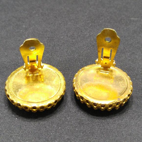 Miriam Haskell Faux Baroque Pearl Button Style Clip Earrings, 1950s Vintage - Picture 9 of 10